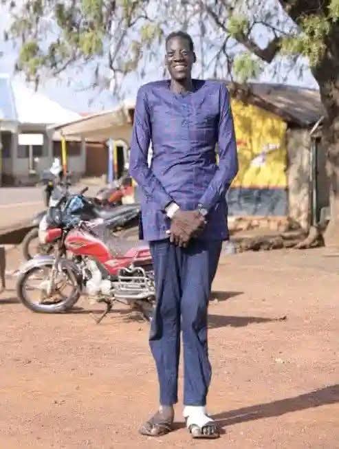 Tallest man an in Ghana Sulemana Abdul Samed dies at 33